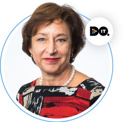 Amanda Kirby headshot